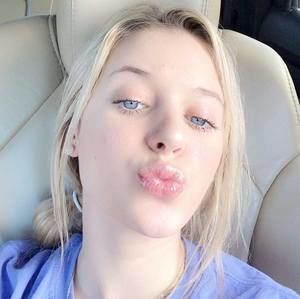 Meet your Posher, Ari